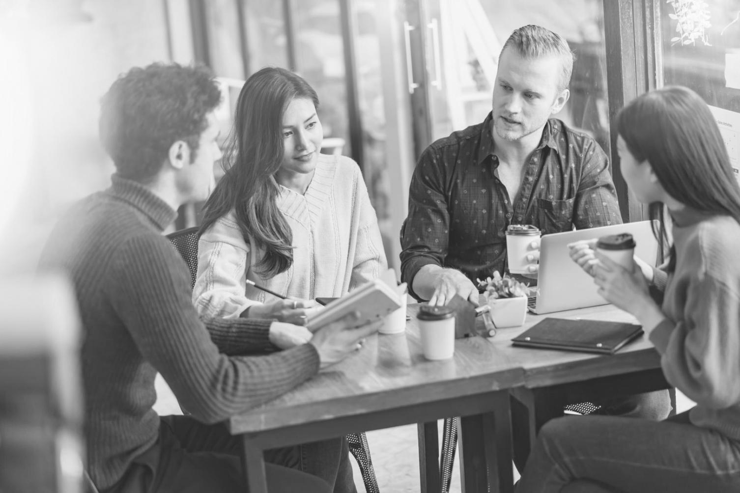 Professionelle Budgetanalyse und Finanzplanung im modernen Büroumfeld